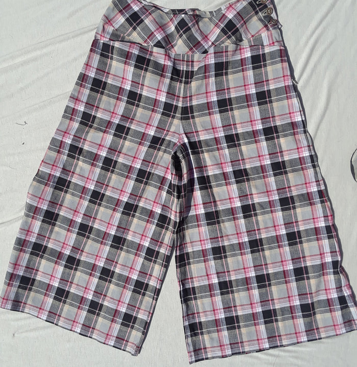 Pink plaid gaucho culotte size 8
